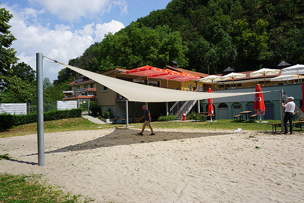 Sandplatz bekommt Sonnensegel in 2023 finanziert mit Spenden des Fördervereins